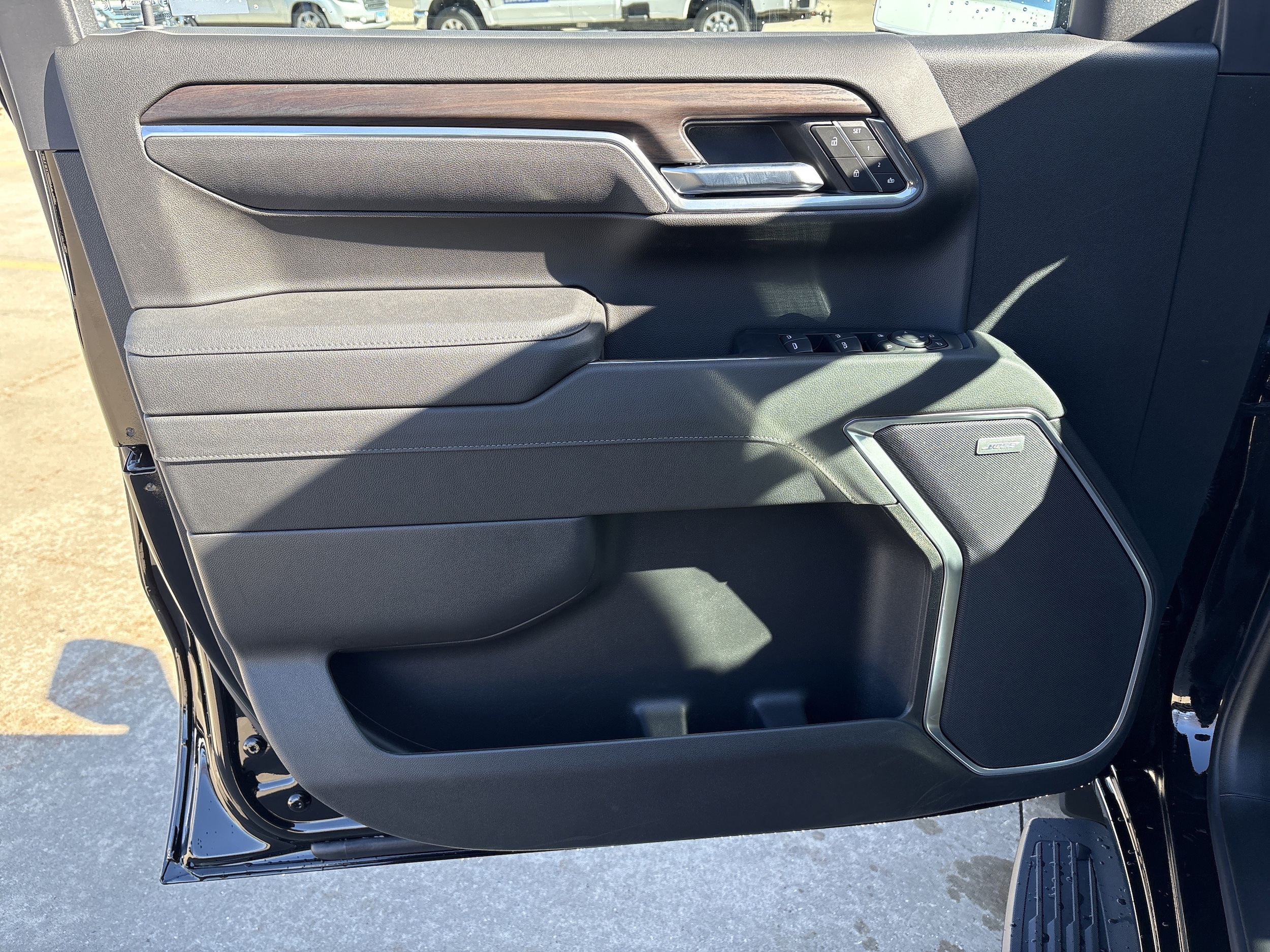 2026 GMC Sierra 1500 SLT - Photo 8