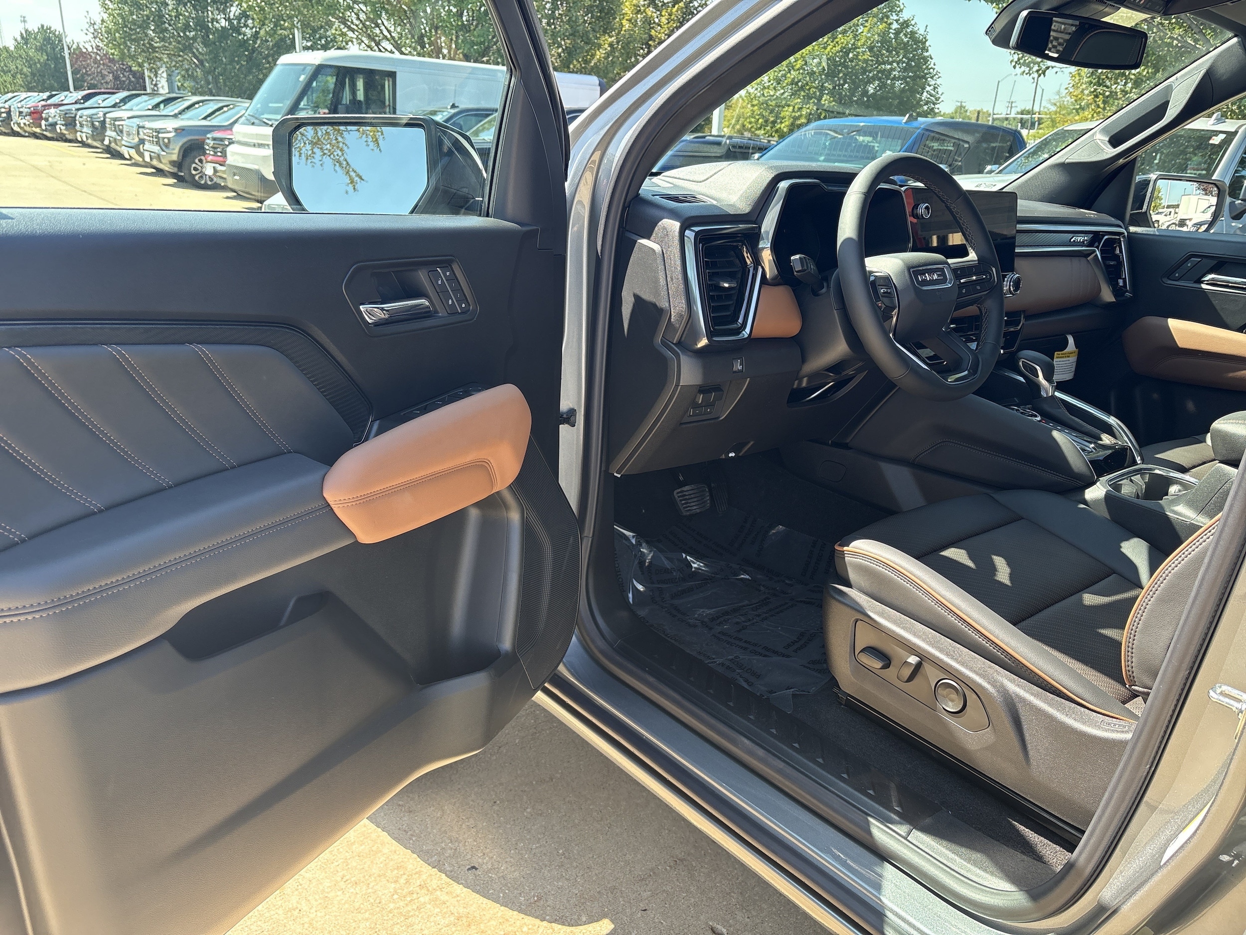 2026 GMC Canyon AT4 - Photo 10