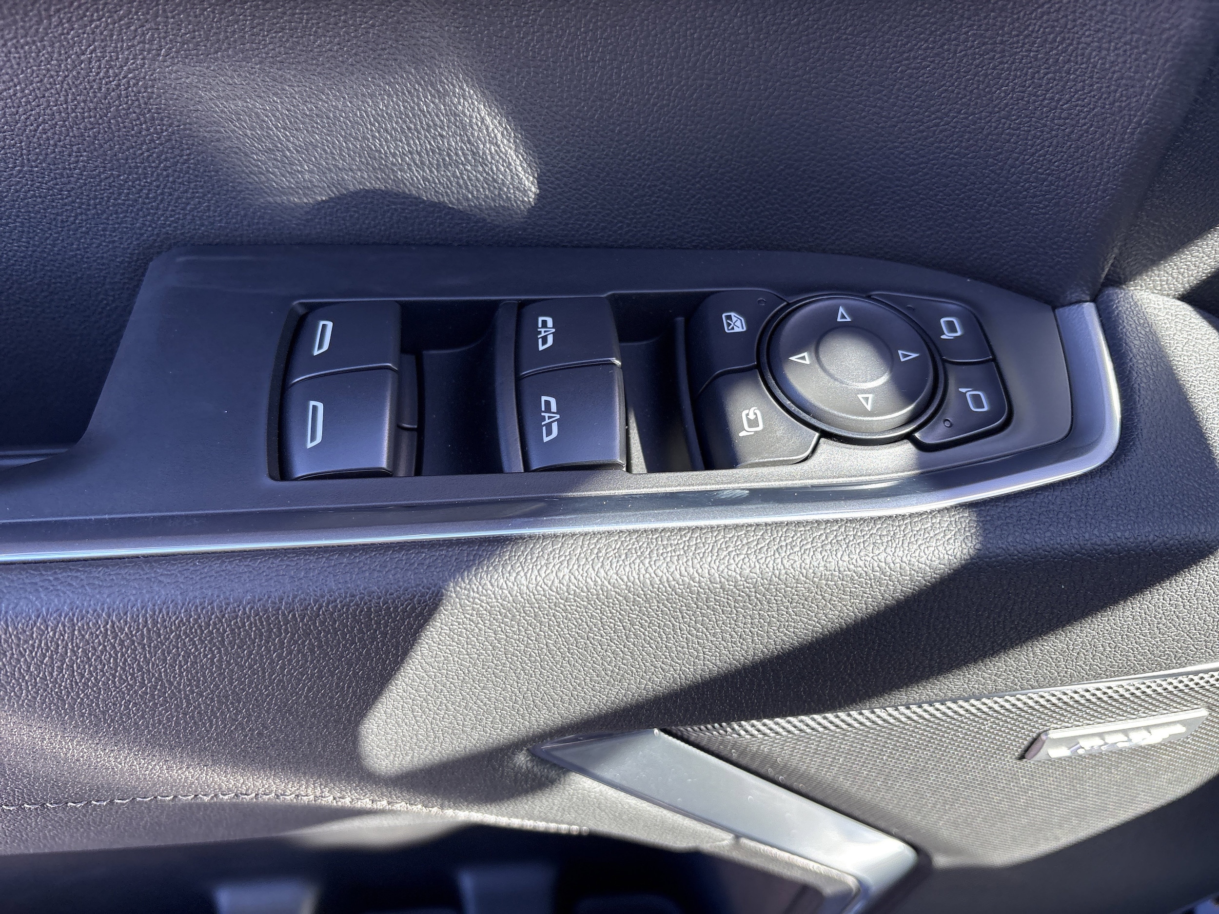 2026 GMC Sierra 1500 SLT - Photo 9