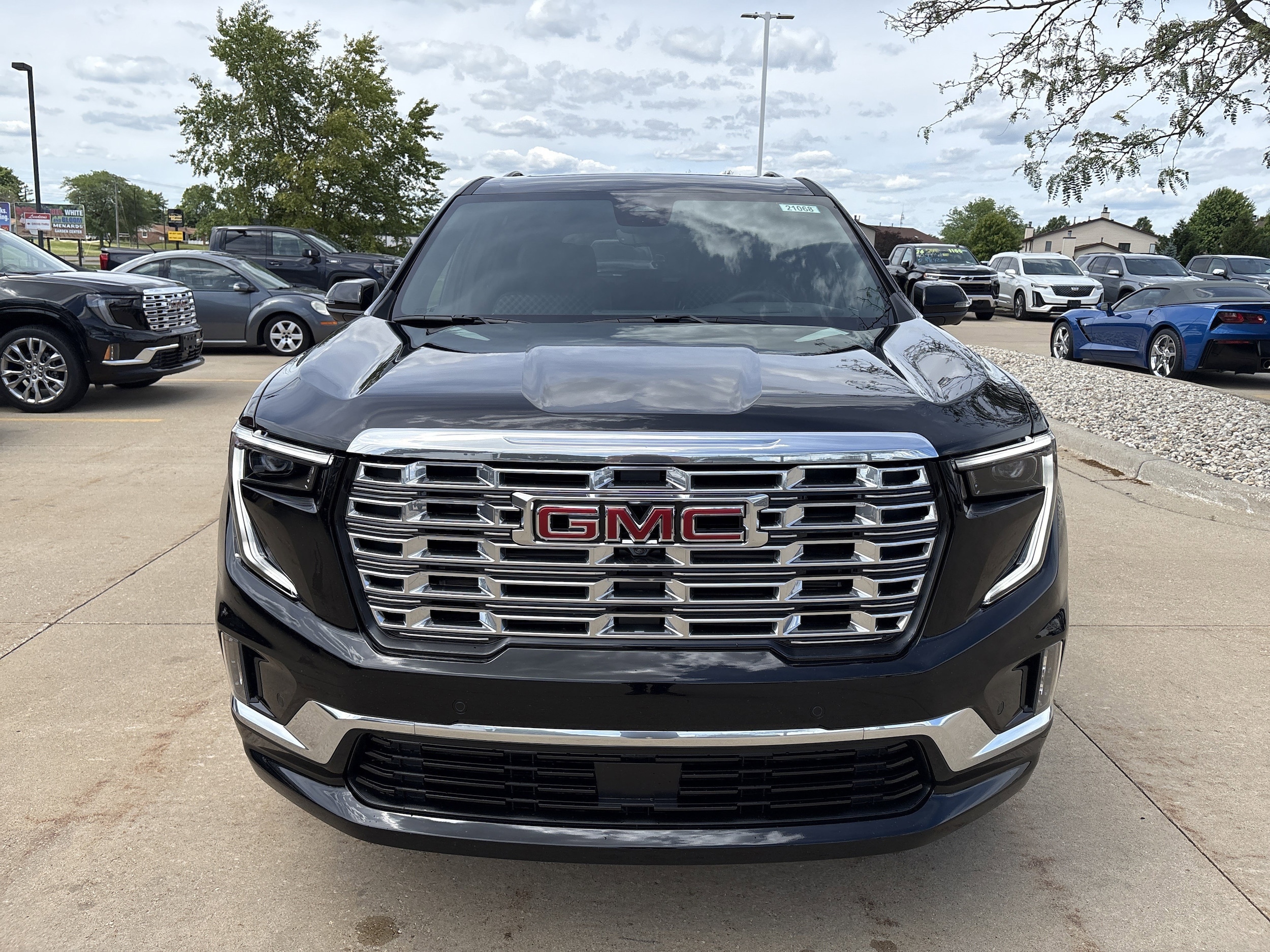 2026 GMC Acadia Denali - Photo 8