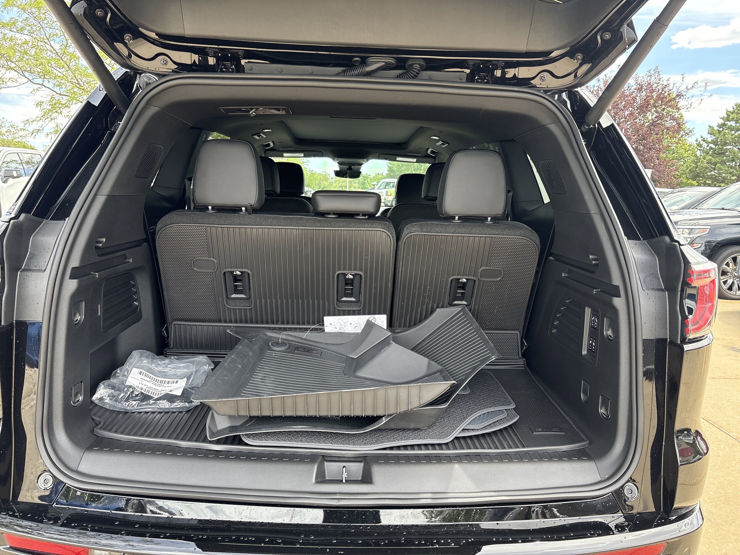 2026 GMC Acadia Denali - Photo 15