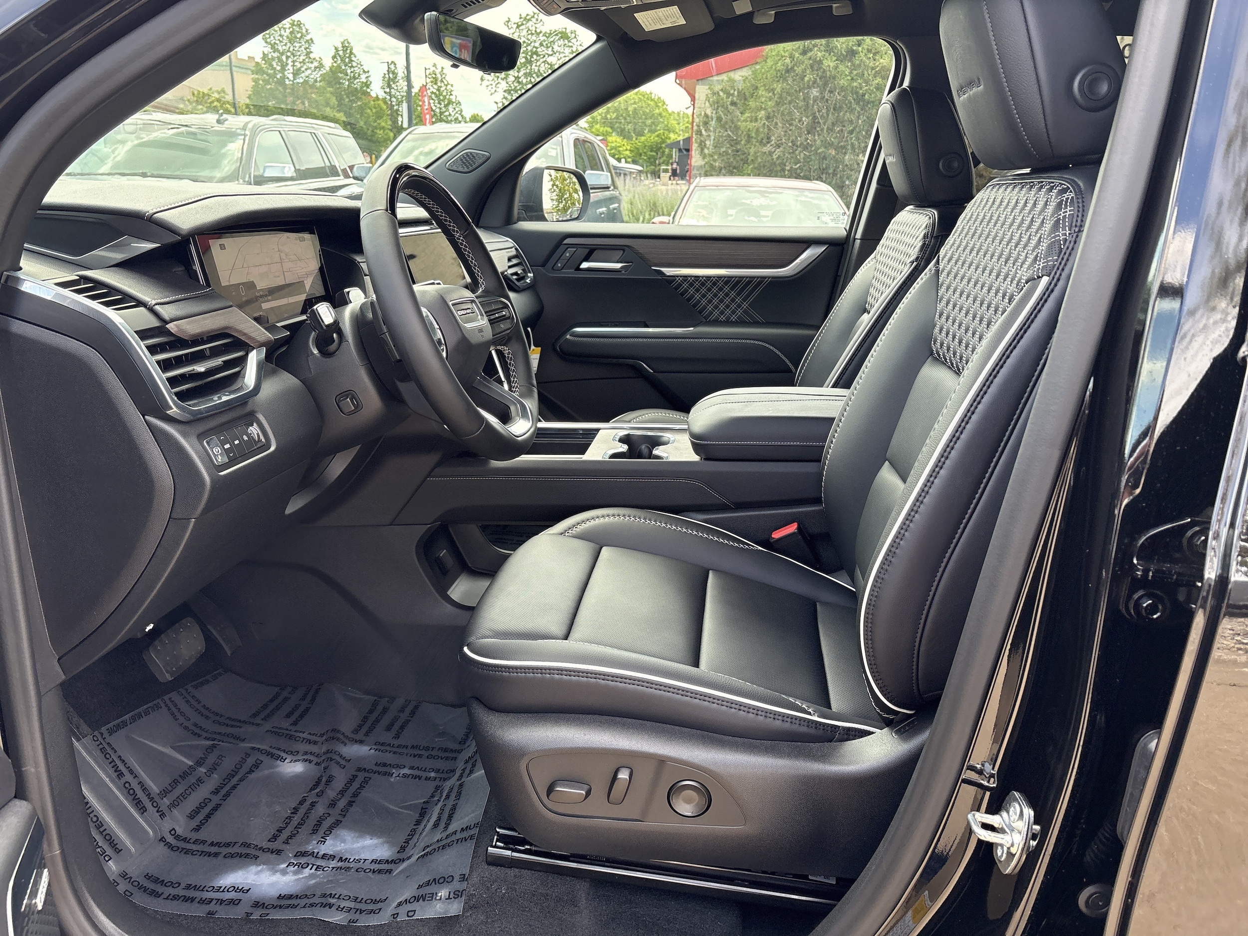 2026 GMC Acadia Denali - Photo 11