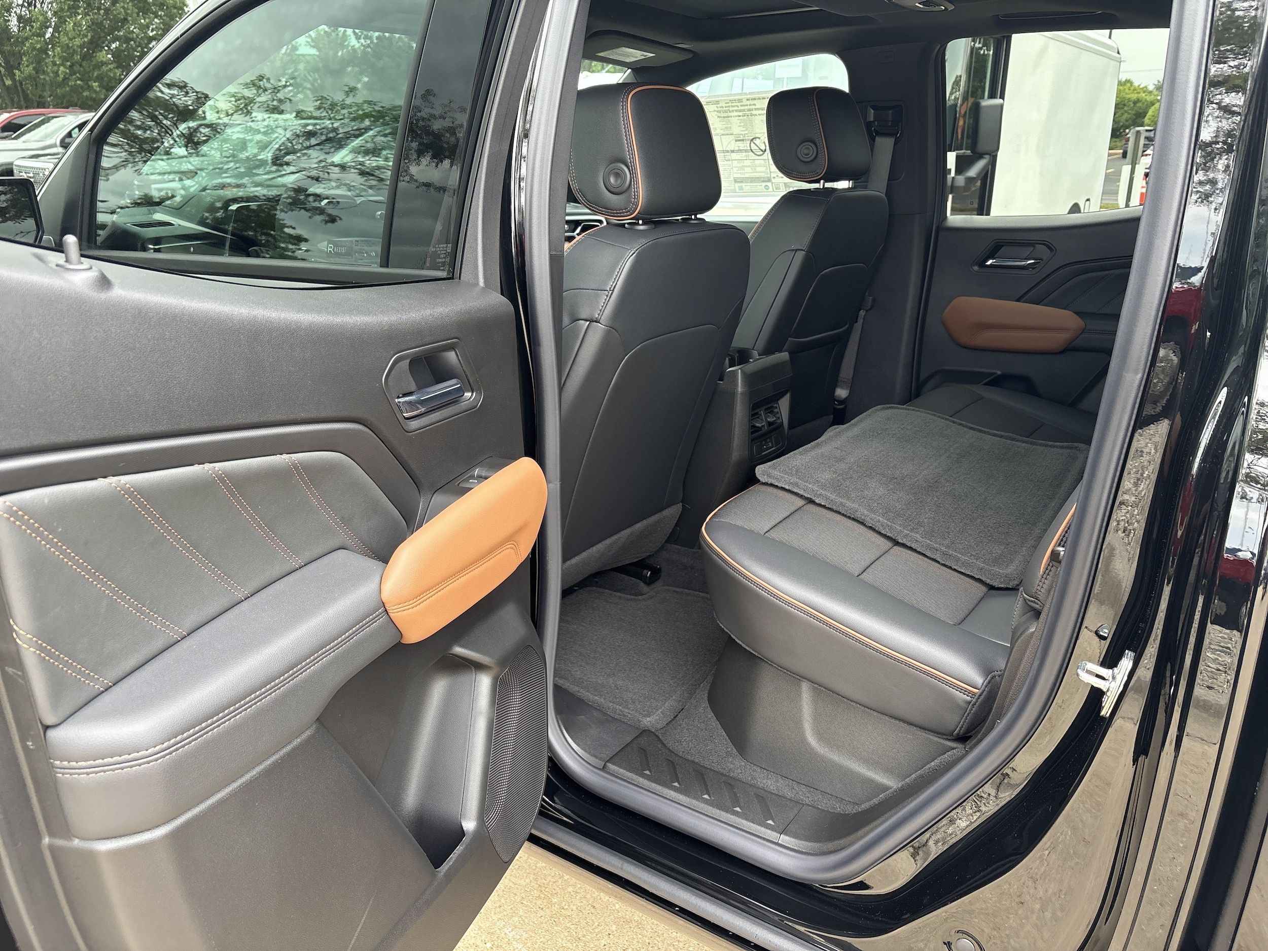 2026 GMC Canyon AT4 - Photo 11