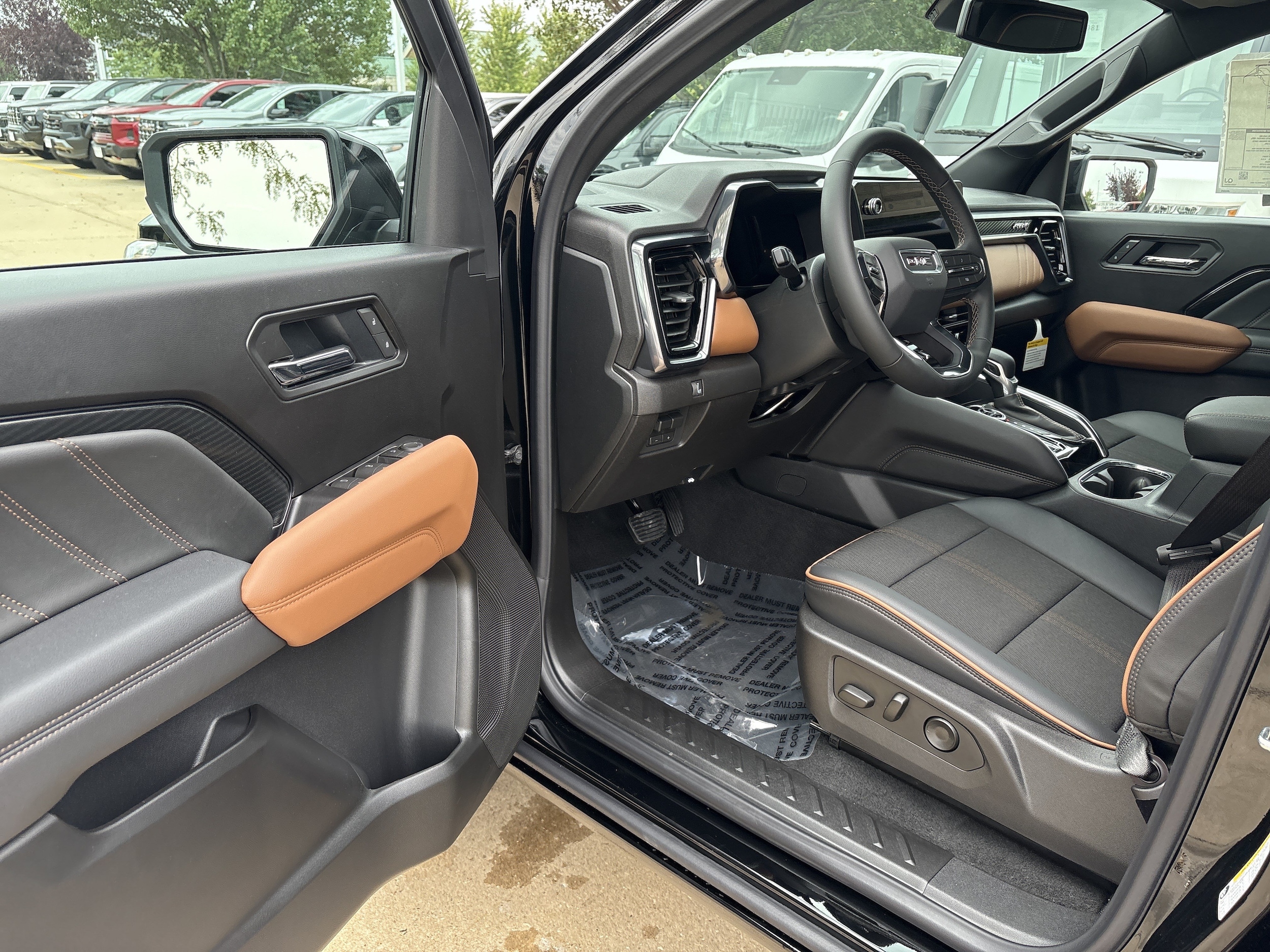 2026 GMC Canyon AT4 - Photo 10