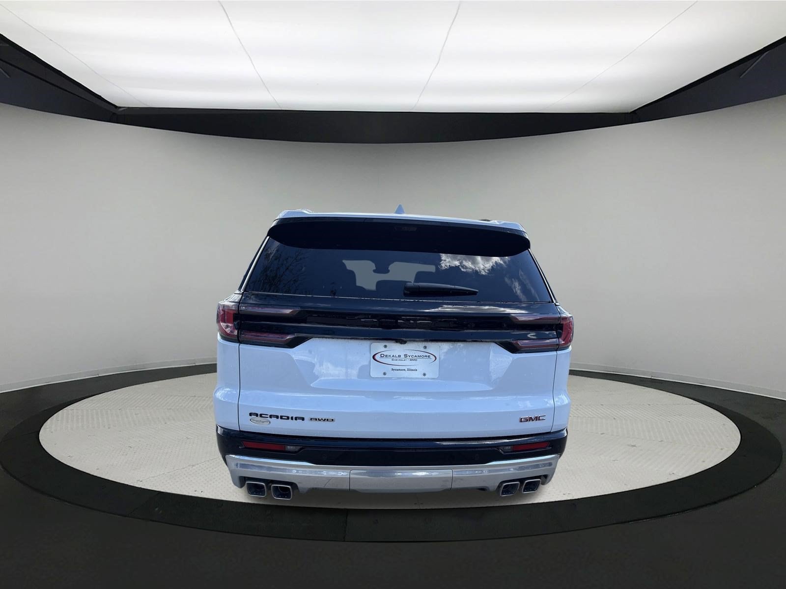 2026 GMC Acadia Denali - Photo 4
