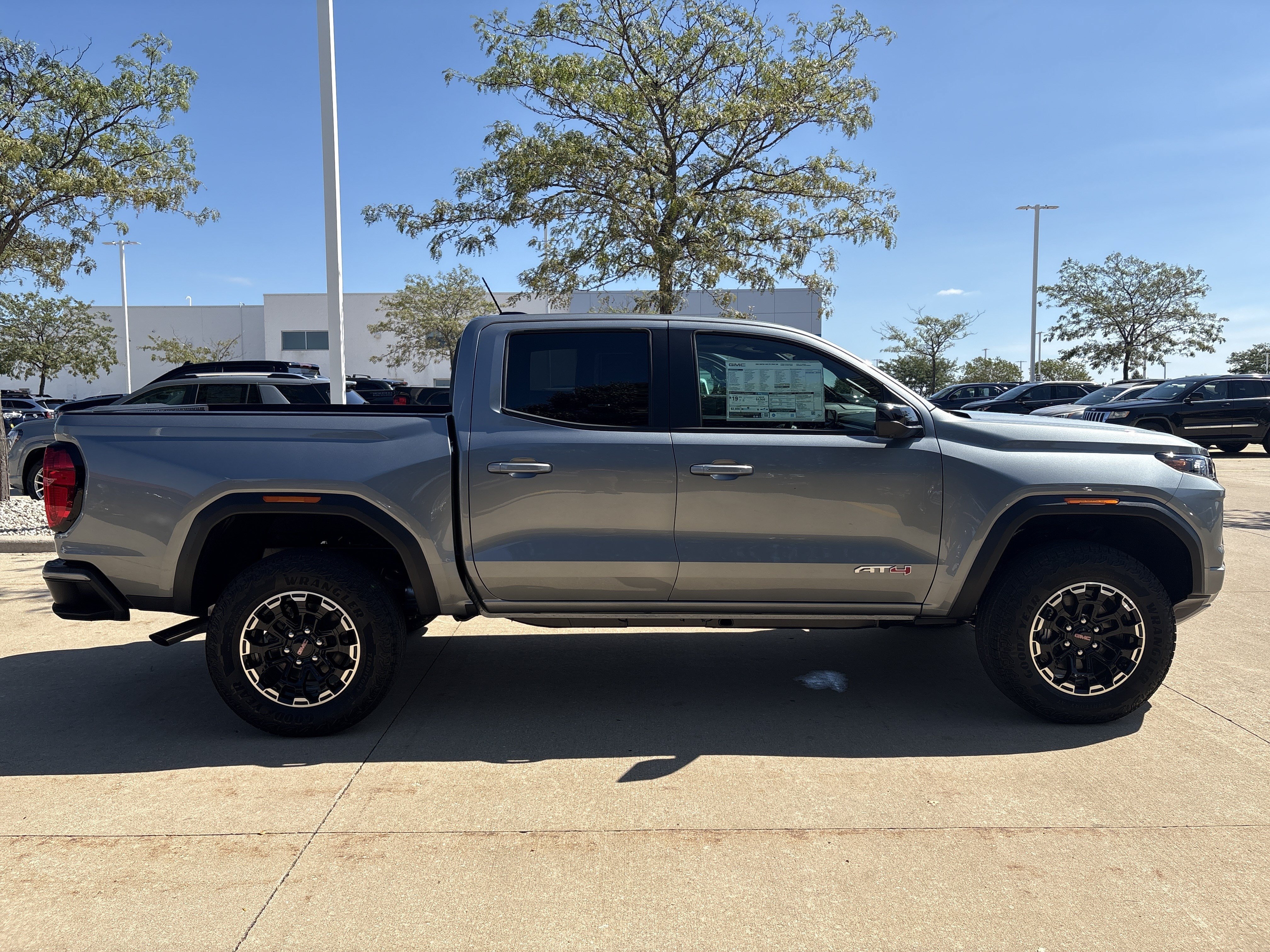 2026 GMC Canyon AT4 - Photo 8