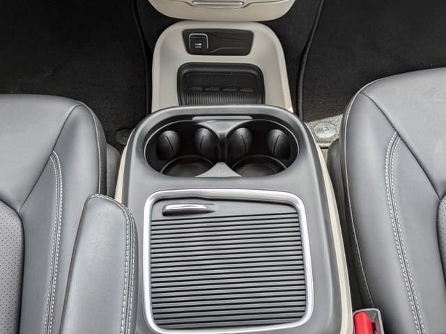 2024 Chrysler Pacifica Touring L - Photo 23
