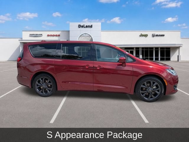 2020 Chrysler Pacifica Touring - Photo 4
