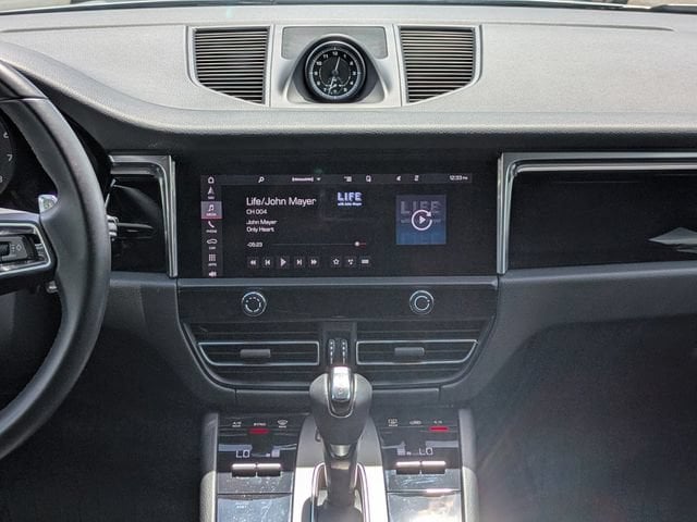 2025 Porsche Macan Base - Photo 25