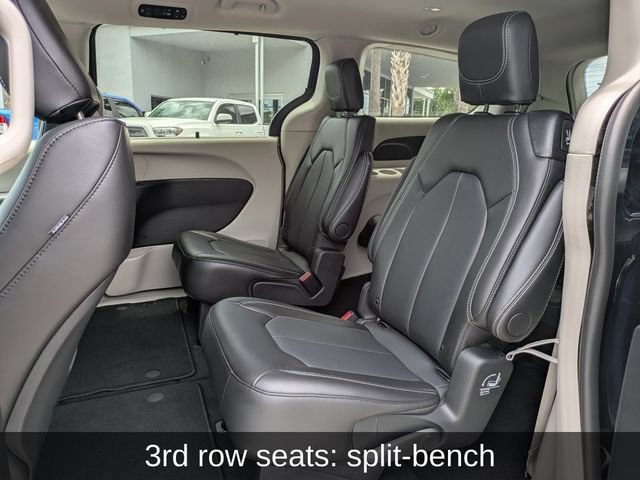 2024 Chrysler Pacifica Touring L - Photo 16