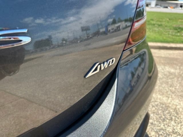 2023 GENESIS G70 Standard - Photo 9