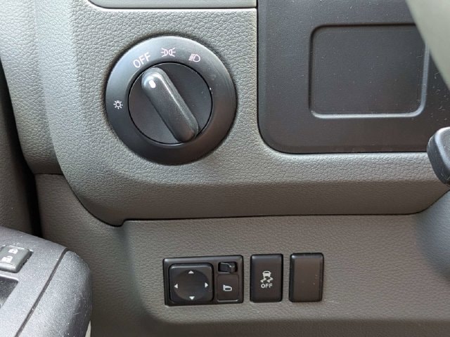 2018 Nissan NV Passenger SV - Photo 32