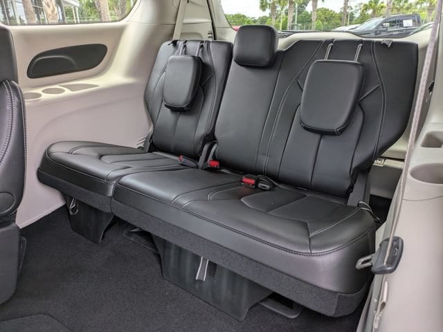 2024 Chrysler Pacifica Touring L - Photo 17