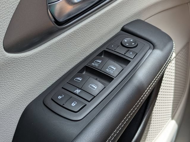 2024 Chrysler Pacifica Touring L - Photo 28