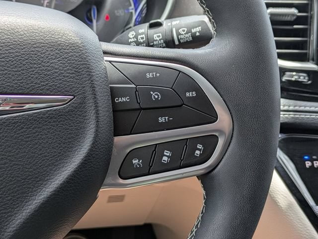 2024 Chrysler Pacifica Touring L - Photo 31