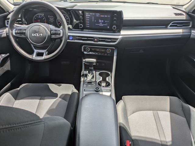 2023 Kia K5 LXS - Photo 13