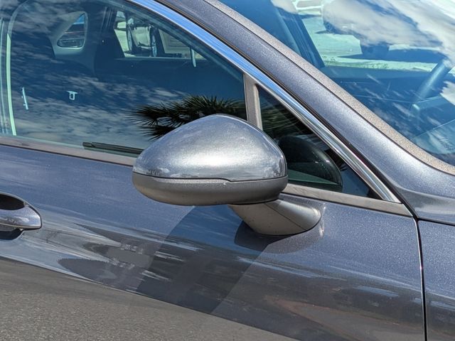 2023 Kia K5 LXS - Photo 11