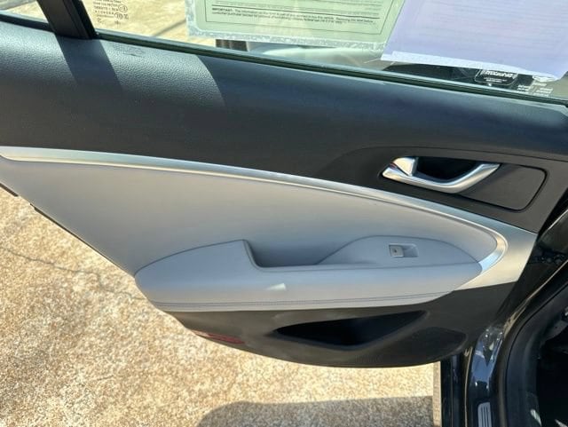 2023 GENESIS G70 Standard - Photo 25