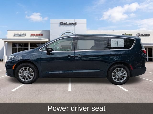 2024 Chrysler Pacifica Touring L - Photo 7