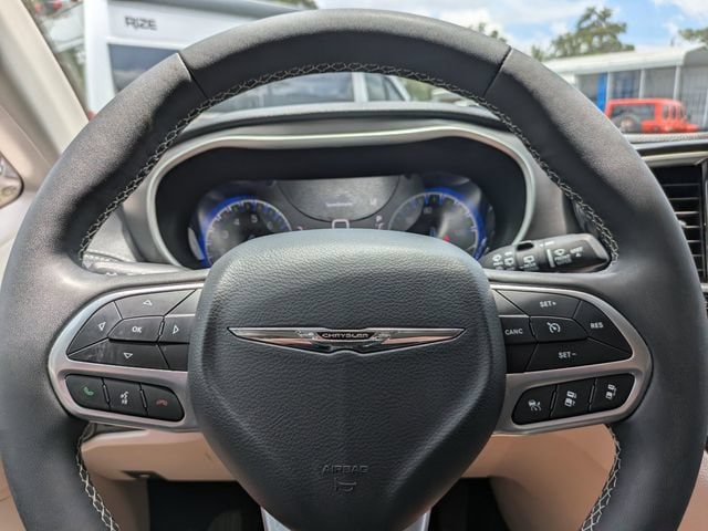 2024 Chrysler Pacifica Touring L - Photo 32