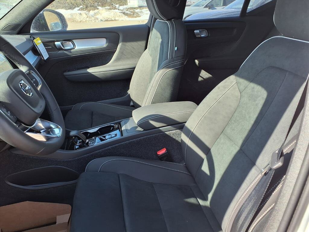 New 2026 Volvo XC40 B5 Ultra Black Edition SUV