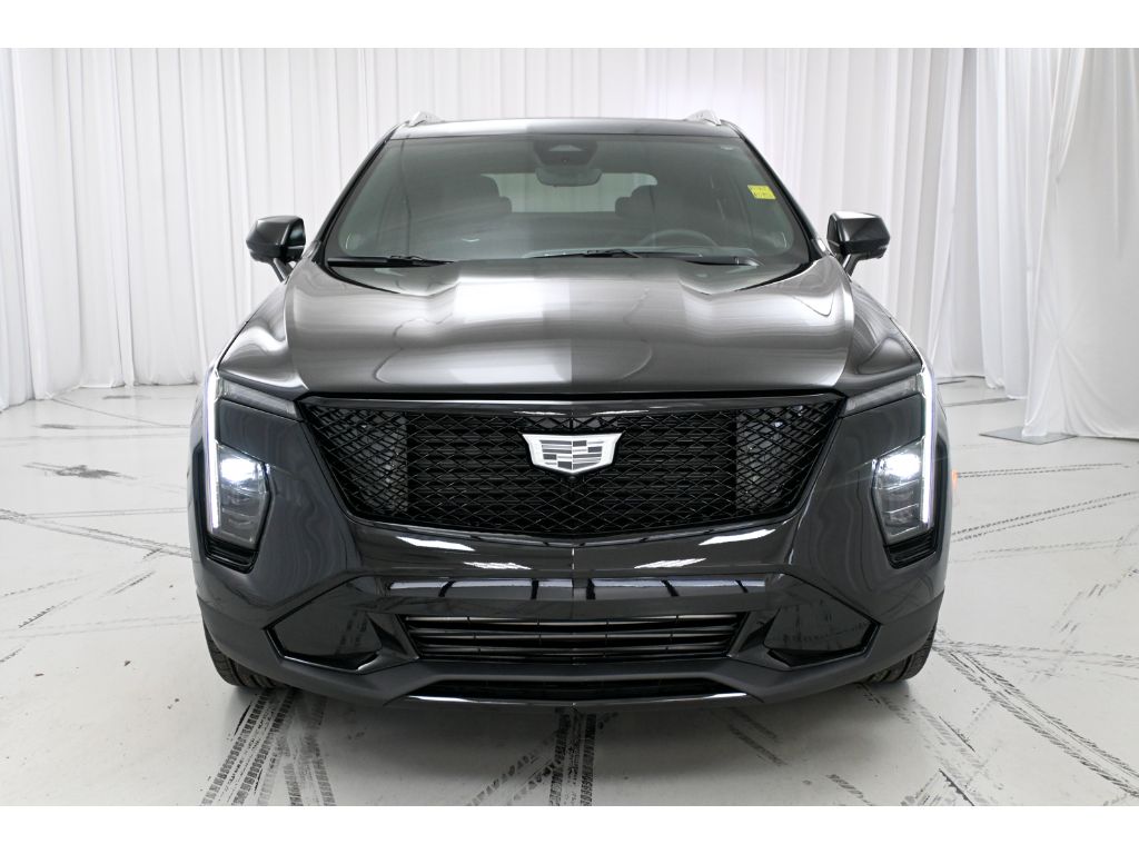 2025 Cadillac XT4 Premium Luxury photo 3