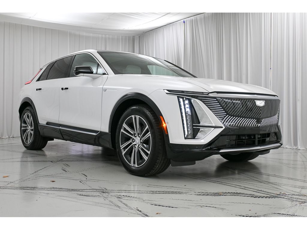 2025 Cadillac Lyriq Luxury photo 2