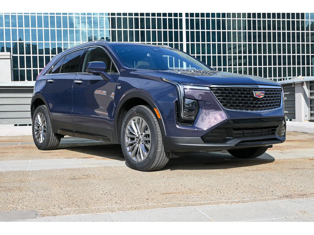 2025 Cadillac XT4 Premium Luxury photo 2