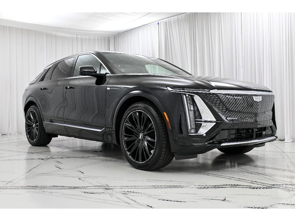 2025 Cadillac Lyriq Luxury photo 2