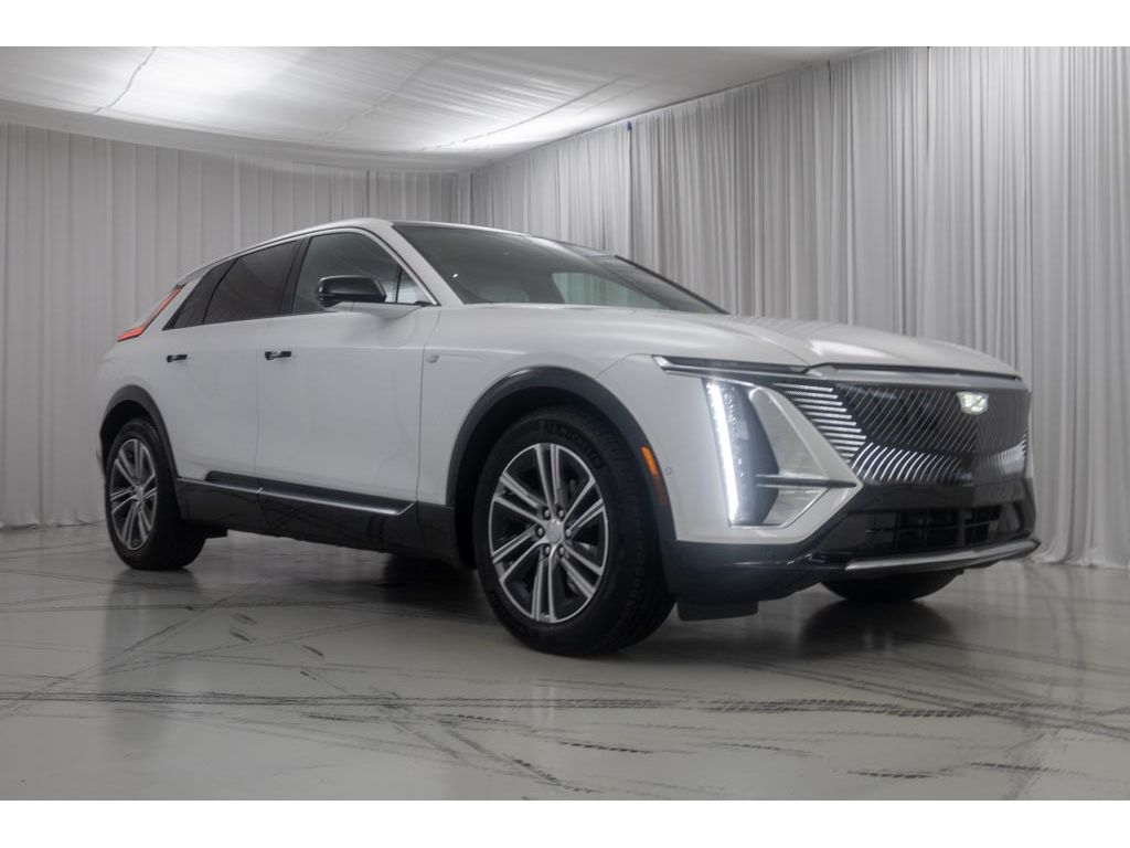 2025 Cadillac Lyriq Luxury photo 2