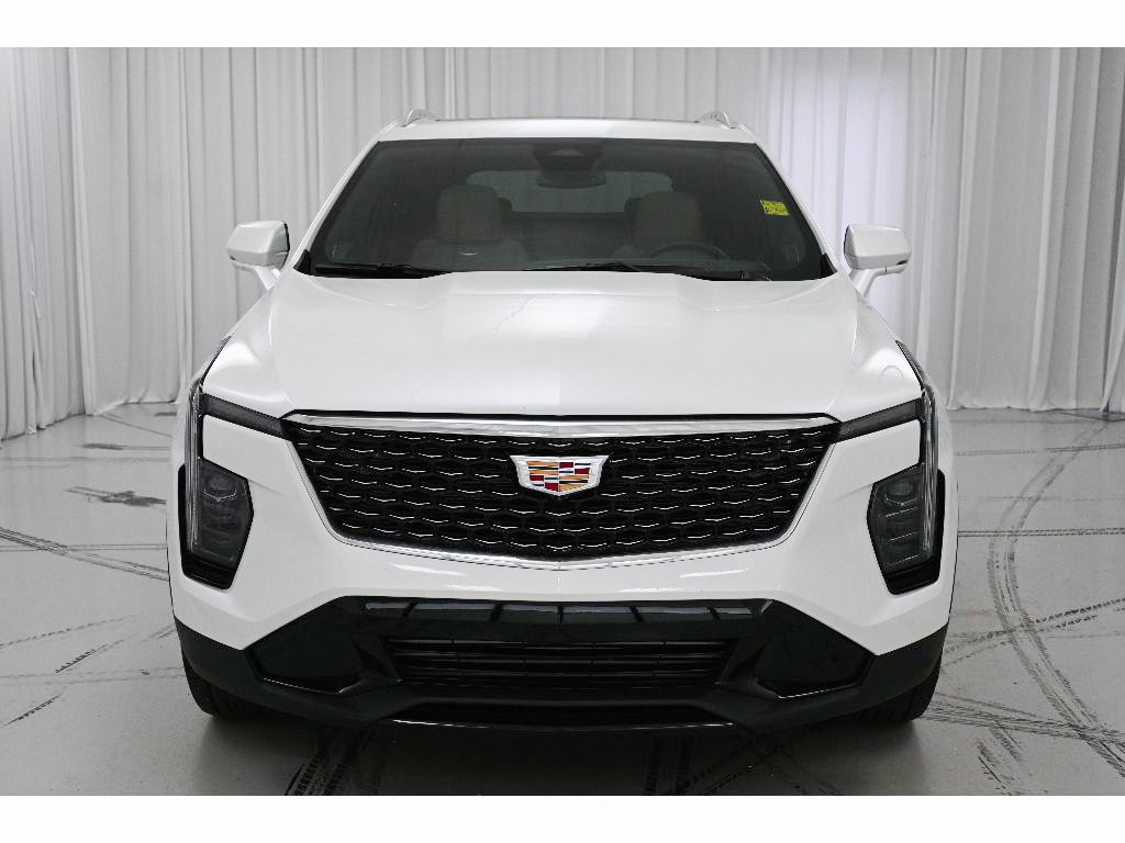 2025 Cadillac XT4 Premium Luxury photo 3