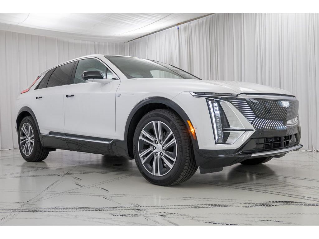 2025 Cadillac Lyriq Luxury photo 2