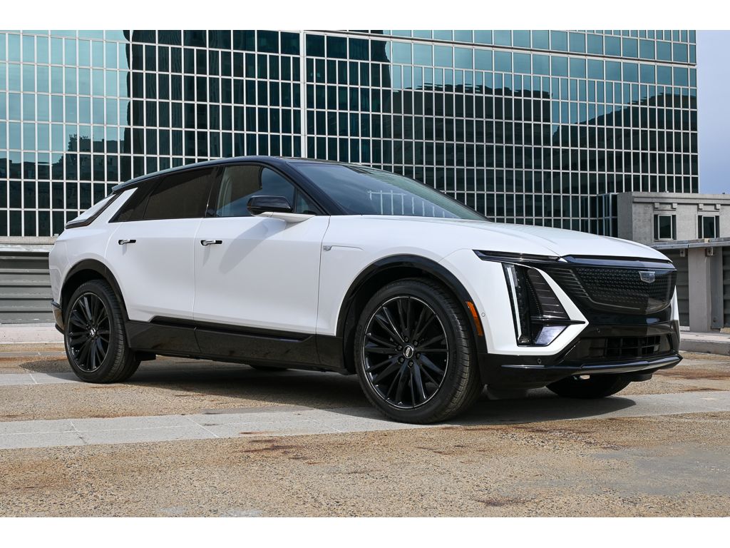 2025 Cadillac Lyriq Sport photo 2