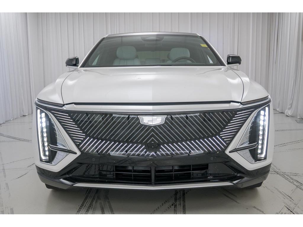 2025 Cadillac Lyriq Luxury photo 3