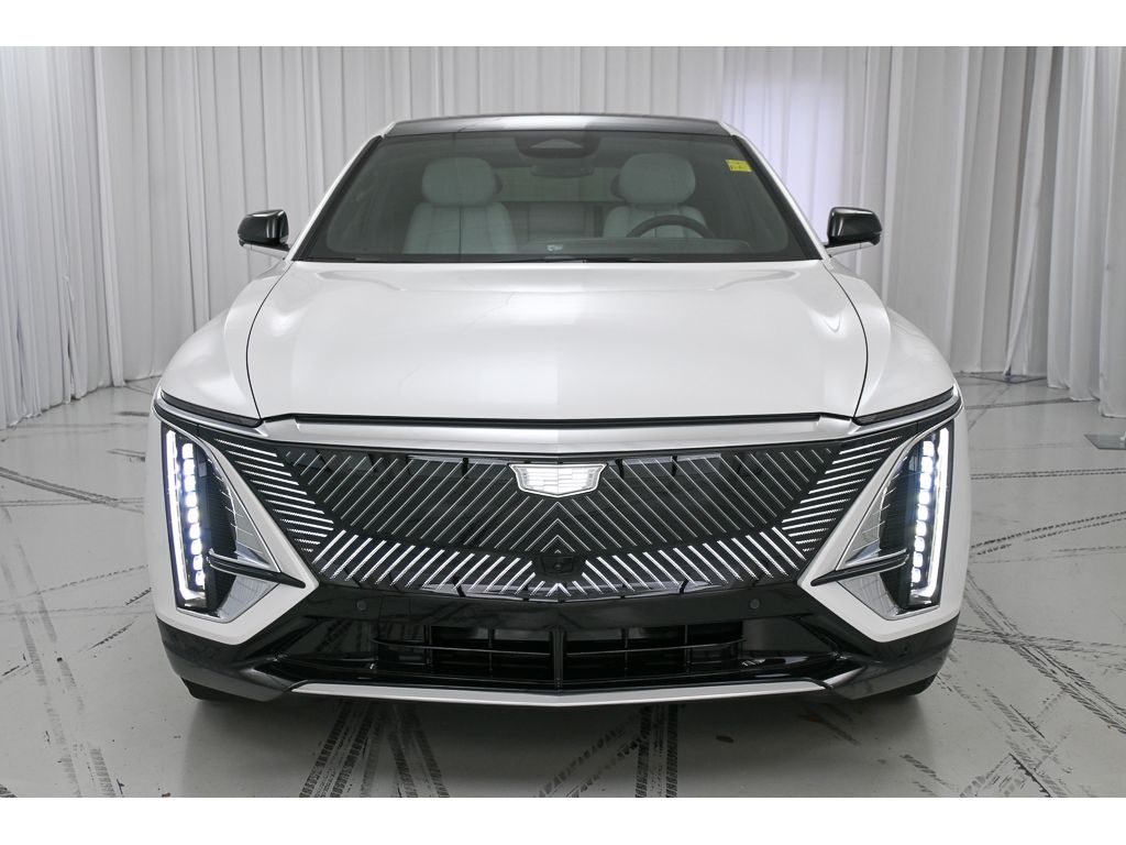 2025 Cadillac Lyriq Luxury photo 3