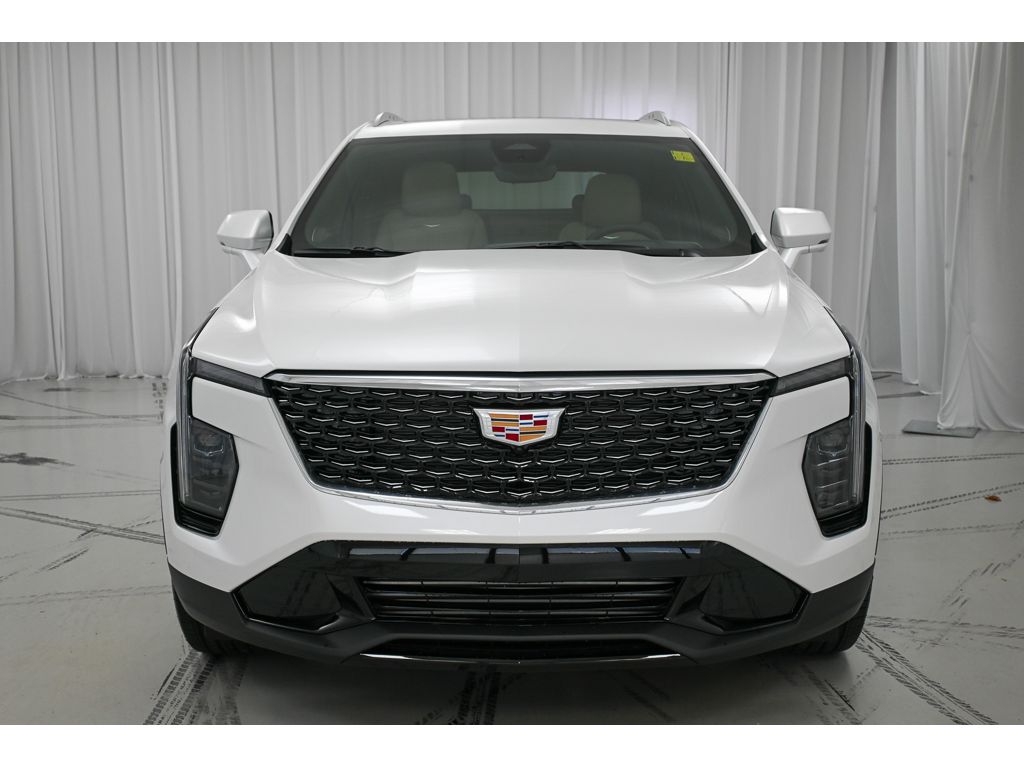 2025 Cadillac XT4 Premium Luxury photo 3