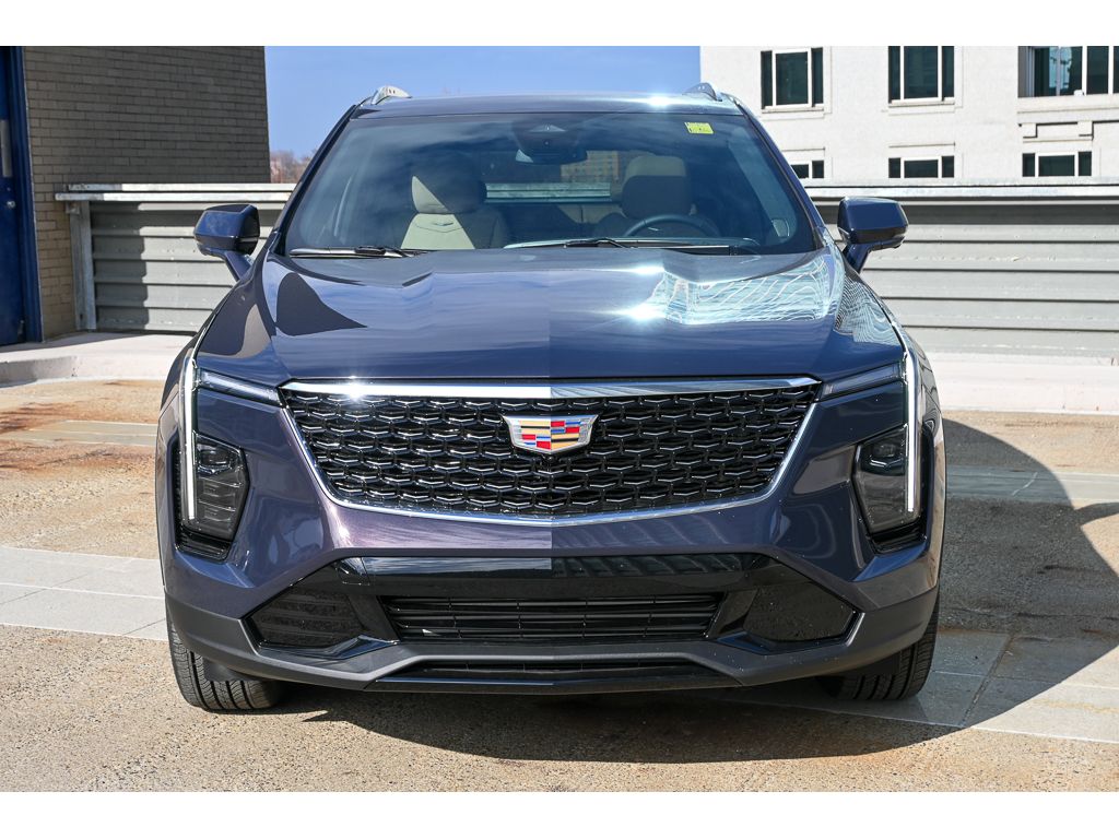 2025 Cadillac XT4 Premium Luxury photo 3