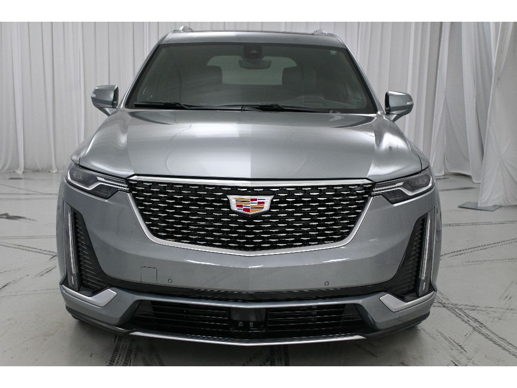 2025 Cadillac XT6 Premium Luxury photo 3