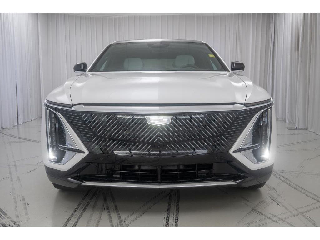 2025 Cadillac Lyriq Luxury photo 3