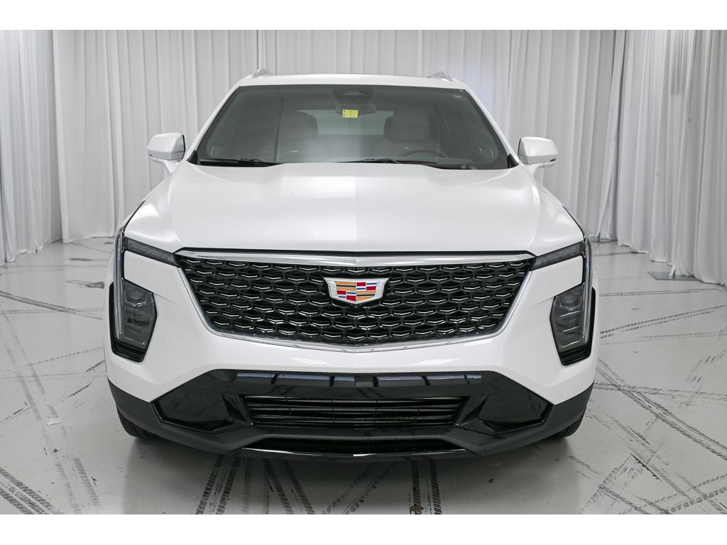 2025 Cadillac XT4 Premium Luxury photo 3