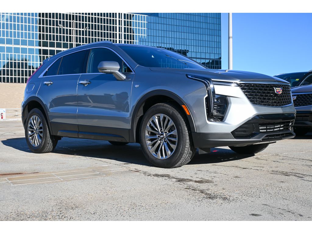 2025 Cadillac XT4 Premium Luxury photo 2