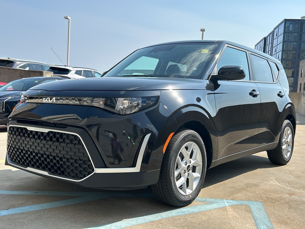 2025 Kia Soul LX photo 4