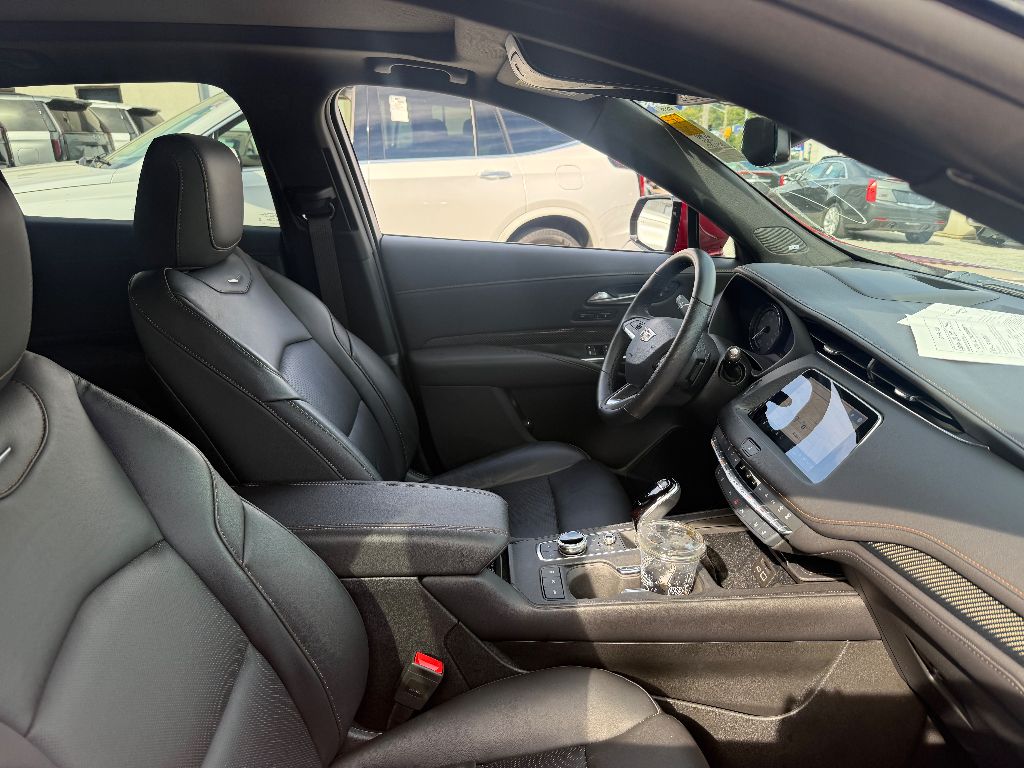 2023 Cadillac XT4 Sport photo 4