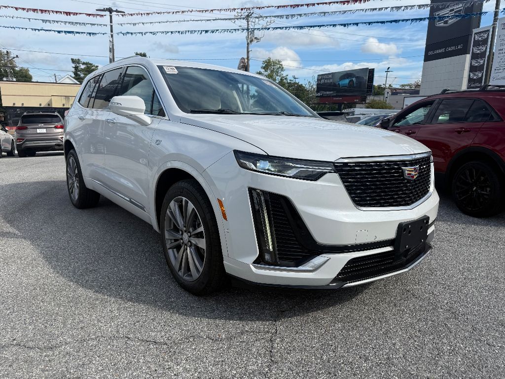 2022 Cadillac XT6 Premium Luxury photo 2