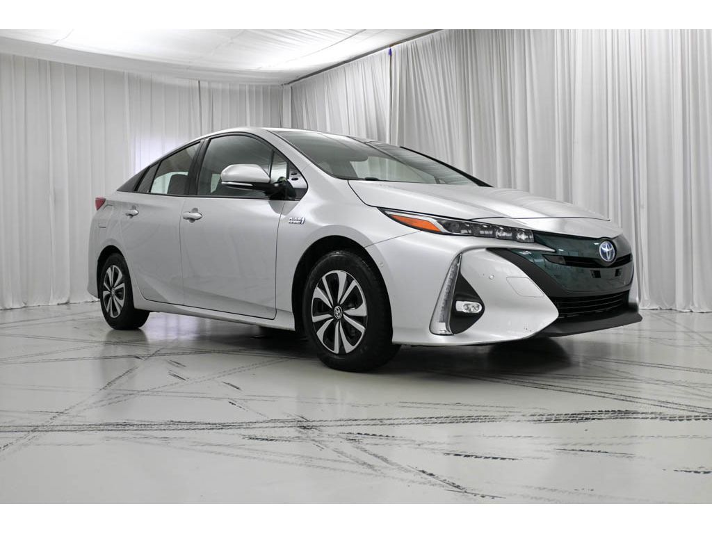 2018 Toyota Prius Prime Advanced photo 2