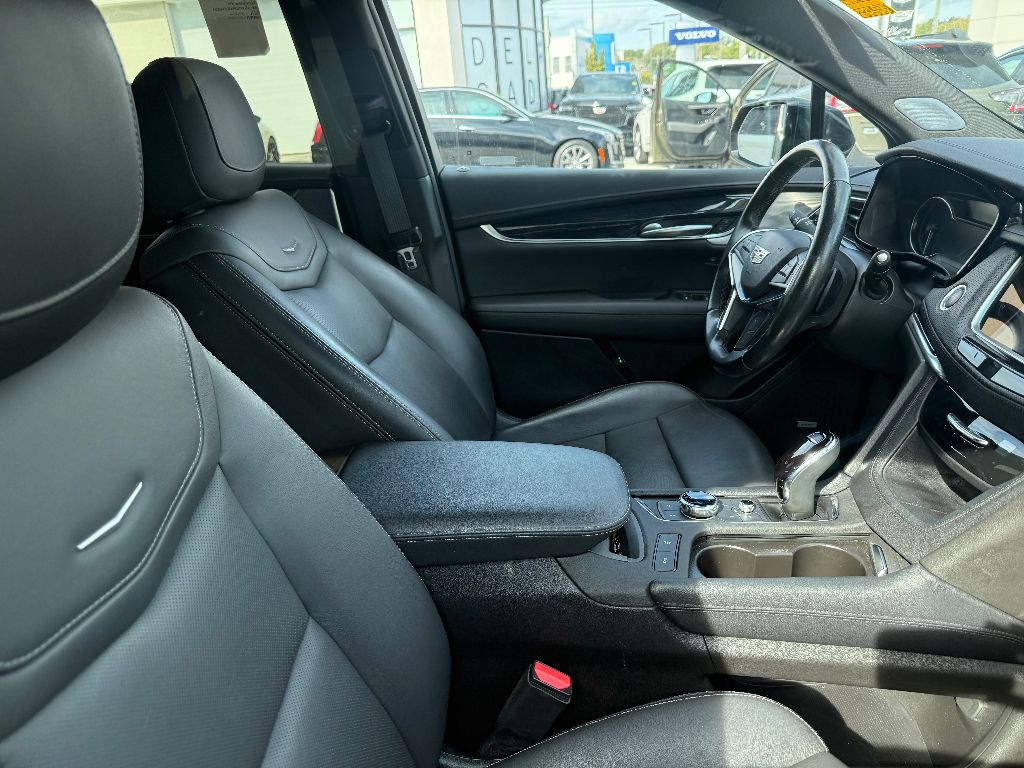 2023 Cadillac XT5 Premium Luxury photo 2