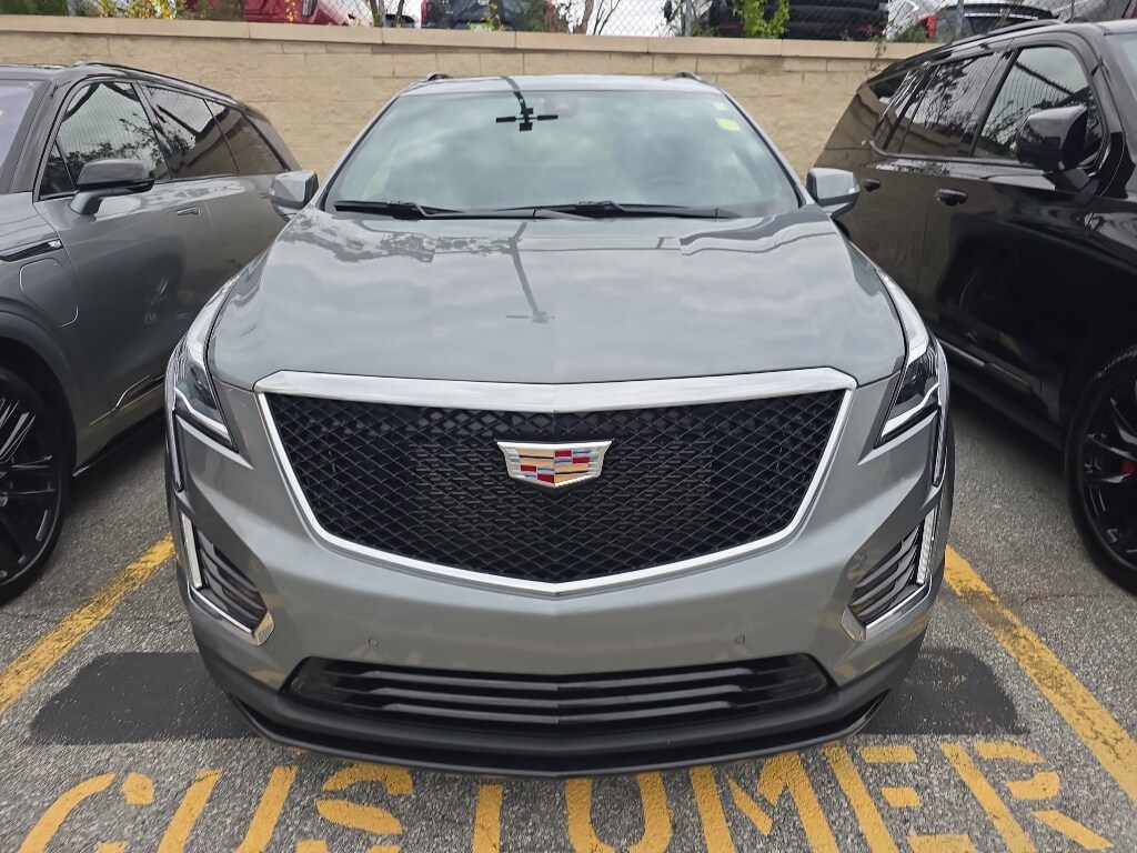 2023 Cadillac XT5 Sport photo 2