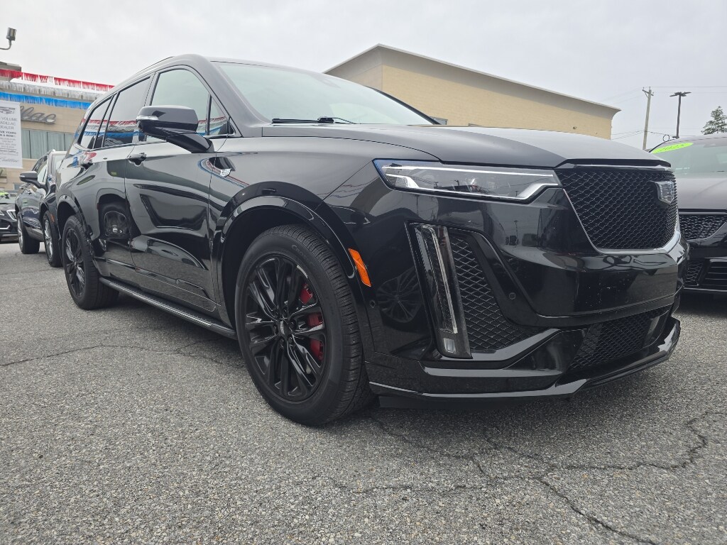 2022 Cadillac XT6 Sport photo 2