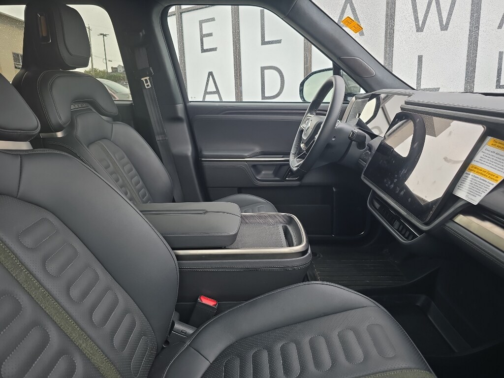 2023 Rivian R1S Launch Edition photo 2