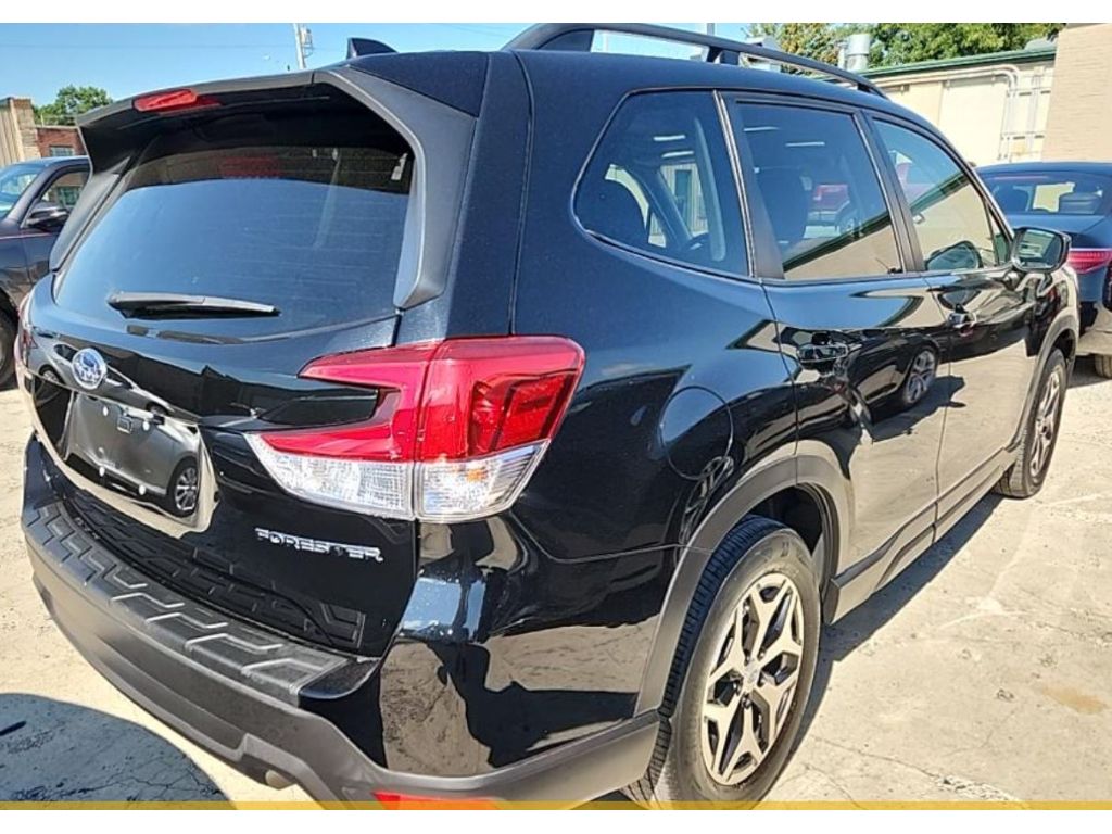 2020 Subaru Forester Premium photo 3